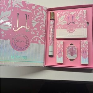 YARA Pink GLAM Set (with dusting powder brush)